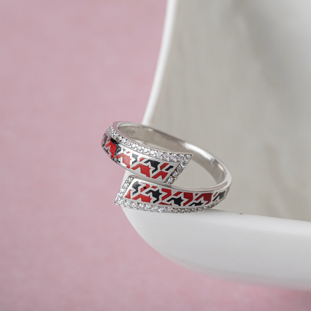 Roux Noir Finger Ring